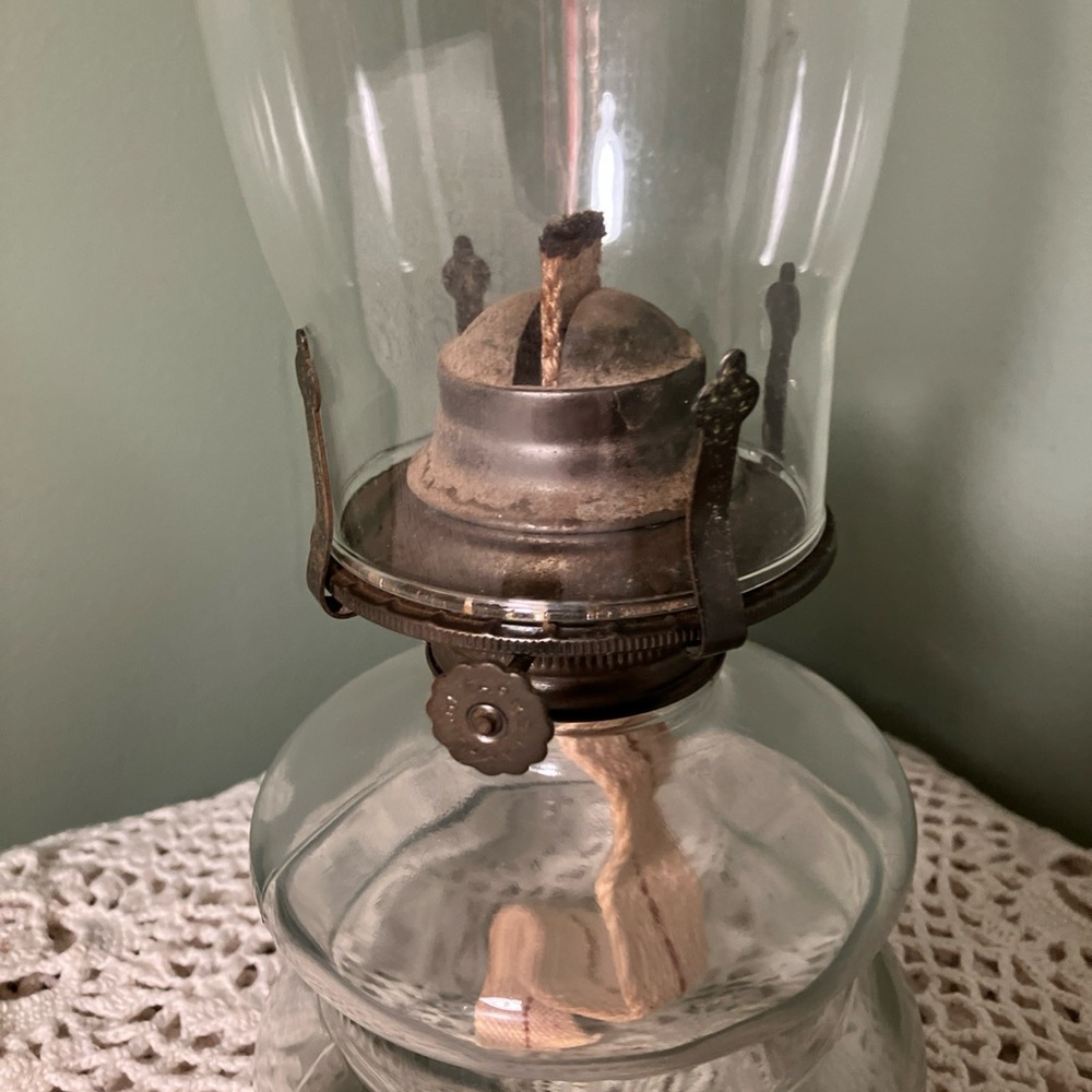 Lamplight Farms Clear Glass 14 6/8" Oil Lamp Vintage - Picture 6 of 9
